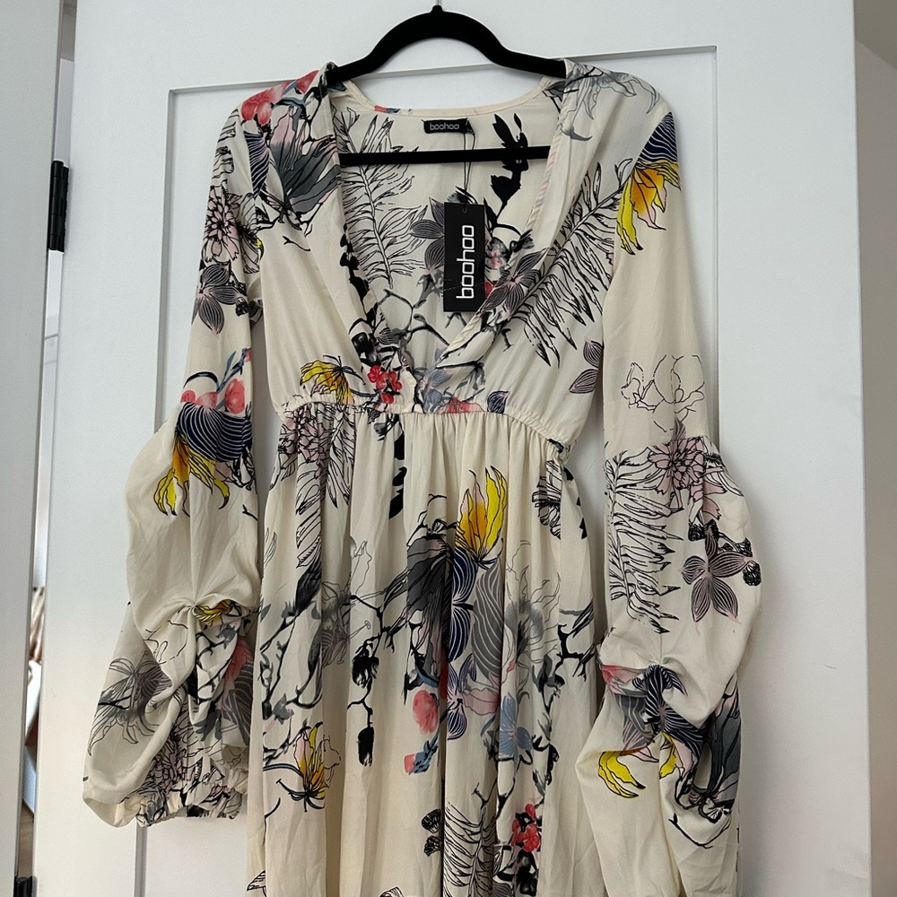 Boohoo Cream Floral Women's Dress